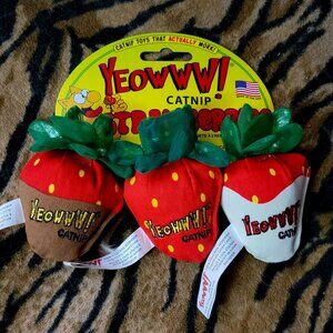 Cat Toy Yeowww! Ducky 3 Strawberries w/ Catnip .. Cat Luv!.. Ea. New!